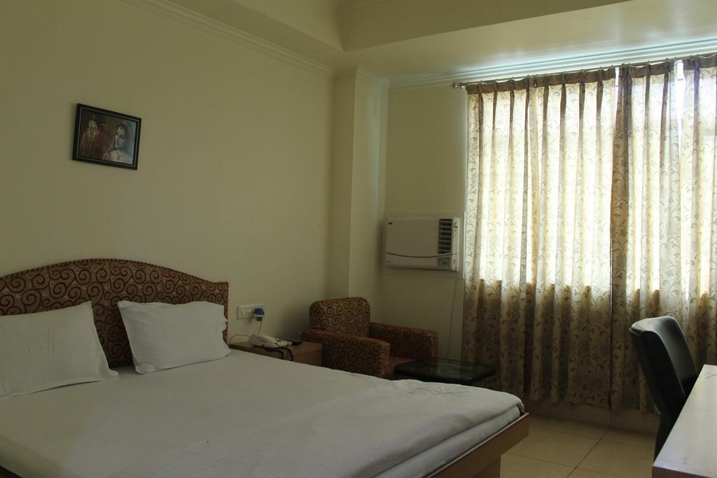 Bodhgaya Gautam Hotel Room photo