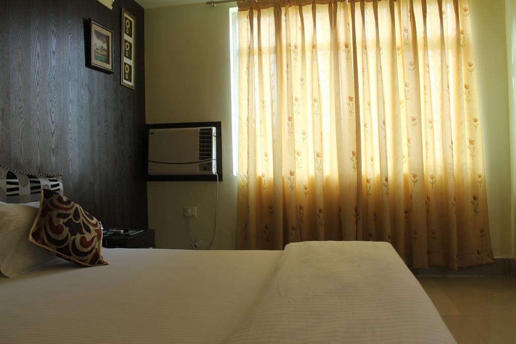 Bodhgaya Gautam Hotel Room photo